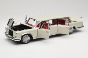 Mercedes 600 Pullman W100 Gris Claro NZG 1:18 B66040708 Metal - imagen 2 de 8