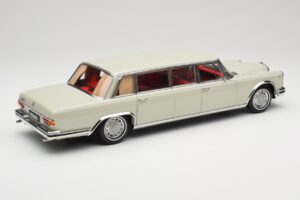 Mercedes 600 Pullman W100 Gris Claro NZG 1:18 B66040708 Metal - imagen 3 de 8