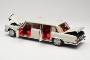 Mercedes 600 Pullman W100 Gris Claro NZG 1:18 B66040708 Metal - imagen 5 de 8