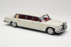 Mercedes 600 Pullman W100 Gris Claro NZG 1:18 B66040708 Metal - imagen 6 de 8