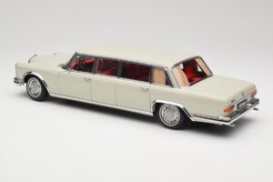 Mercedes 600 Pullman W100 Gris Claro NZG 1:18 B66040708 Metal - imagen 7 de 8