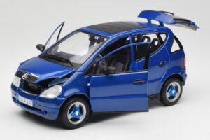 Mercedes A-Class W168 Azul Oscuro Maisto 1:18 B66005219 Metal - imagen 2 de 8