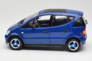 Mercedes A-Class W168 Azul Oscuro Maisto 1:18 B66005219 Metal - imagen 4 de 8