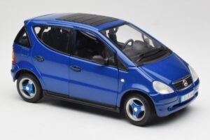 Mercedes A-Class W168 Azul Oscuro Maisto 1:18 B66005219 Metal - imagen 6 de 8