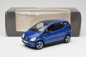 Mercedes A-Class W168 Azul Oscuro Maisto 1:18 B66005219 Metal - imagen 8 de 8