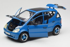 Mercedes A-Class W168 Azul Claro Maisto 1:18 37800-M5 Metal - imagen 2 de 8