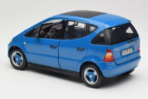 Mercedes A-Class W168 Azul Claro Maisto 1:18 37800-M5 Metal - imagen 7 de 8