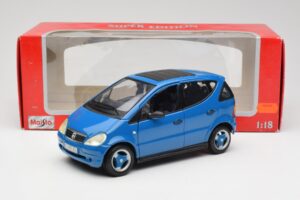 Mercedes A-Class W168 Azul Claro Maisto 1:18 37800-M5 Metal - imagen 8 de 8