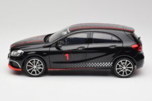 Mercedes A-Class W176 AMG Negro Norev 1:18 183596 Metal - imagen 4 de 8