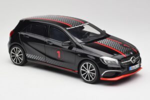 Mercedes A-Class W176 AMG Negro Norev 1:18 183596 Metal - imagen 6 de 8