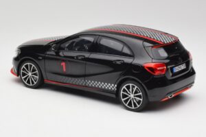 Mercedes A-Class W176 AMG Negro Norev 1:18 183596 Metal - imagen 7 de 8