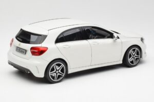 Mercedes A-Class W176 Cirrus Blanco Norev 1:18 B66960126 Metal - imagen 3 de 8