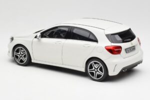 Mercedes A-Class W176 Cirrus Blanco Norev 1:18 B66960126 Metal - imagen 7 de 8