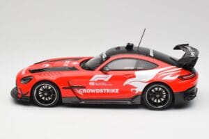 Mercedes AMG GT Black Series F1 Safety Car 2022 Minichamps 1:18 153032093 Metal - imagen 3 de 6