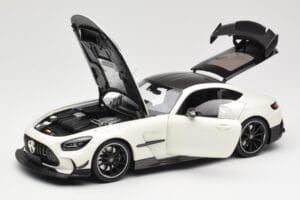 Mercedes AMG GT C190 Black Series Diamond White Metallic Minichamps 1:18 110032020 Metal - imagen 2 de 8