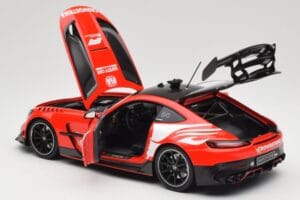 Mercedes AMG GT C190 Black Series Safety Car F1 2024 Minichamps 1:18 110032090 Metal - imagen 5 de 8