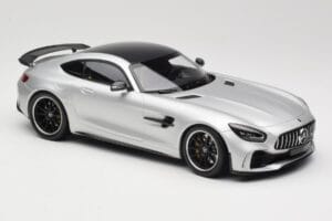 Mercedes AMG GT R C190 Plata Minichamps 1:18 155036025 Metal - imagen 4 de 6