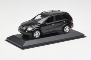Mercedes AMG ML 63 W164 Negro Minichamps 1:43 400037670 Metal - imagen 2 de 4