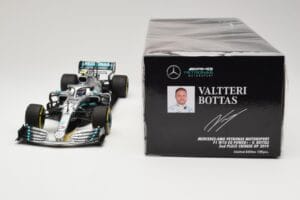 Mercedes AMG Petronas Motorsport W10 #77 V. Bottas 2nd Place Chinese GP 2019 Minichamps 1:18 110190377 Metal - imagen 6 de 6
