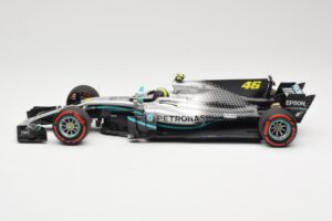 Mercedes AMG Petronas W08 V. Rossi Ride Swap Valencia December 2019 Minichamps 1:18 110191746 Metal - imagen 3 de 6
