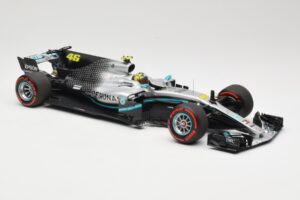 Mercedes AMG Petronas W08 V. Rossi Ride Swap Valencia December 2019 Minichamps 1:18 110191746 Metal - imagen 4 de 6