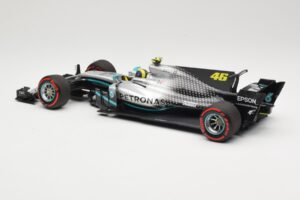 Mercedes AMG Petronas W08 V. Rossi Ride Swap Valencia December 2019 Minichamps 1:18 110191746 Metal - imagen 5 de 6