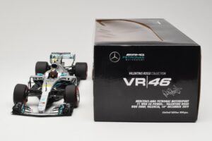 Mercedes AMG Petronas W08 V. Rossi Ride Swap Valencia December 2019 Minichamps 1:18 110191746 Metal - imagen 6 de 6