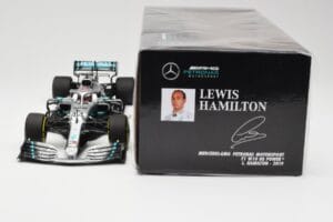 Mercedes AMG Petronas W10 #44 L. Hamilton F1 World Champion 2019 Minichamps 1:18 110190044 Metal - imagen 6 de 6