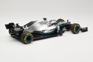 Mercedes AMG Petronas W10 #44 L. Hamilton F1 World Champion Dealer Edition 2019 Minichamps 1:18 B66960567 Metal - imagen 2 de 7