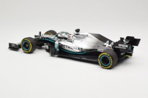 Mercedes AMG Petronas W10 #44 L. Hamilton F1 World Champion Dealer Edition 2019 Minichamps 1:18 B66960567 Metal - imagen 5 de 7