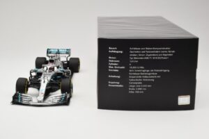 Mercedes AMG Petronas W10 #44 L. Hamilton F1 World Champion Dealer Edition 2019 Minichamps 1:18 B66960567 Metal - imagen 6 de 7