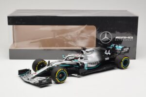 Mercedes AMG Petronas W10 #44 L. Hamilton F1 World Champion Dealer Edition 2019 Minichamps 1:18 B66960567 Metal - imagen 7 de 7