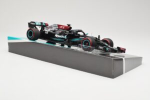 Mercedes AMG Petronas W12 E Performance #44 L. Hamilton Bahrain GP 2021 Minichamps 1:18 113210144 Metal - imagen 4 de 6
