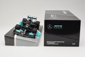 Mercedes AMG Petronas W12 E Performance #44 L. Hamilton Bahrain GP 2021 Minichamps 1:18 113210144 Metal - imagen 6 de 6