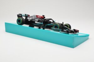 Mercedes AMG Petronas W12 E Performance #44 L. Hamilton Russian GP 2021 Minichamps 1:18 113211544 Metal - imagen 4 de 6