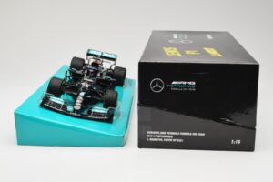 Mercedes AMG Petronas W12 E Performance #44 L. Hamilton Russian GP 2021 Minichamps 1:18 113211544 Metal - imagen 6 de 6
