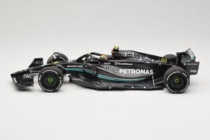 Mercedes AMG Petronas W14 E Performance #44 L. Hamilton Bahrain GP 2023 Minichamps 1:18 110230144 Metal - imagen 3 de 6