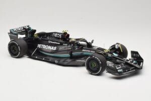 Mercedes AMG Petronas W14 E Performance #44 L. Hamilton Bahrain GP 2023 Minichamps 1:18 110230144 Metal - imagen 4 de 6