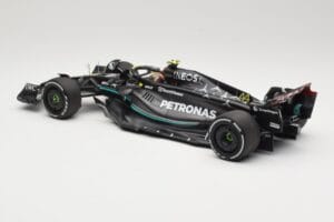 Mercedes AMG Petronas W14 E Performance #44 L. Hamilton Bahrain GP 2023 Minichamps 1:18 110230144 Metal - imagen 5 de 6