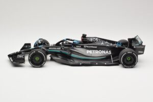 Mercedes AMG Petronas W14 E Performance #63 G. Russell Australian GP 2023 Minichamps 1:18 110230363 Metal - imagen 3 de 6
