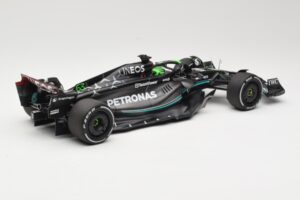Mercedes AMG Petronas W14 E Performance #63 G. Russell Bahrain GP 2023 Minichamps 1:18 110230163 Metal - imagen 2 de 6