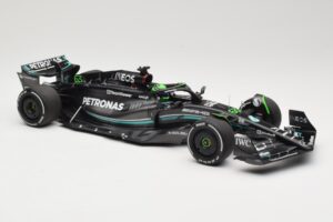 Mercedes AMG Petronas W14 E Performance #63 G. Russell Bahrain GP 2023 Minichamps 1:18 110230163 Metal - imagen 4 de 6
