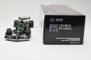 Mercedes AMG Petronas W14 E Performance #63 G. Russell Bahrain GP 2023 Minichamps 1:18 110230163 Metal - imagen 6 de 6