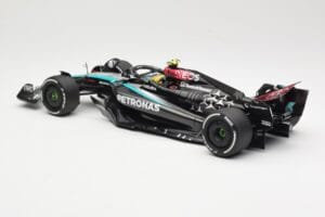 Mercedes AMG Petronas W15 E Performance #44 L. Hamilton 2024 Minichamps 1:18 110240144 Metal - imagen 3 de 6