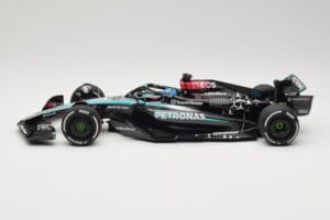 Mercedes AMG Petronas W15 E Performance #63 G. Russell Winner Austrian GP 2024 Minichamps 1:18 110241163 Metal - imagen 3 de 6