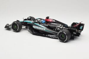Mercedes AMG Petronas W15 E Performance #63 G. Russell Winner Austrian GP 2024 Minichamps 1:18 110241163 Metal - imagen 5 de 6