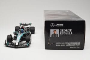 Mercedes AMG Petronas W15 E Performance #63 G. Russell Winner Austrian GP 2024 Minichamps 1:18 110241163 Metal - imagen 6 de 6