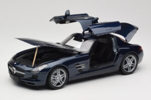 Mercedes SLS AMG C197 Blue Metallic Minichamps 1:18 180039021 Metal - imagen 2 de 8