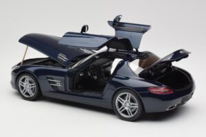 Mercedes SLS AMG C197 Blue Metallic Minichamps 1:18 180039021 Metal - imagen 5 de 8