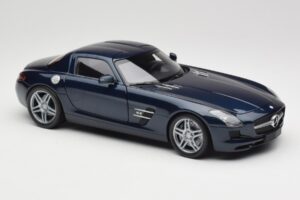Mercedes SLS AMG C197 Blue Metallic Minichamps 1:18 180039021 Metal - imagen 6 de 8